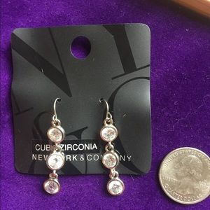 Crystal drop earring in silver